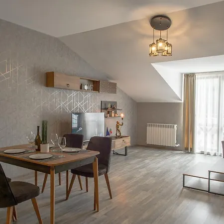 شقة Luxury 2-bedroom By Studenets Center By Flat Mаnager *
